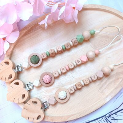 attache tétine clip feuille