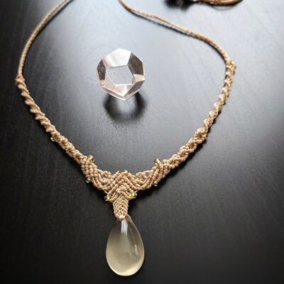 Collier Macramé Beige Avec Pendentif Quartz Citron
