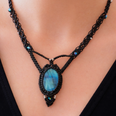 Collier Macramé Noir Labradorite Bleue