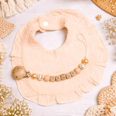 attache tétine + bavoir à volants abricot