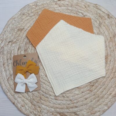 ensemble bébé bavoirs bandana et barrettes assorties