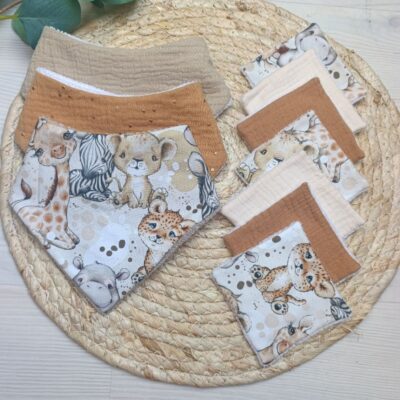 ensemble bébé bavoirs bandana et lingettes lavables savane ecru camel