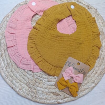 ensemble bébé bavoirs à volants et barrettes assorties