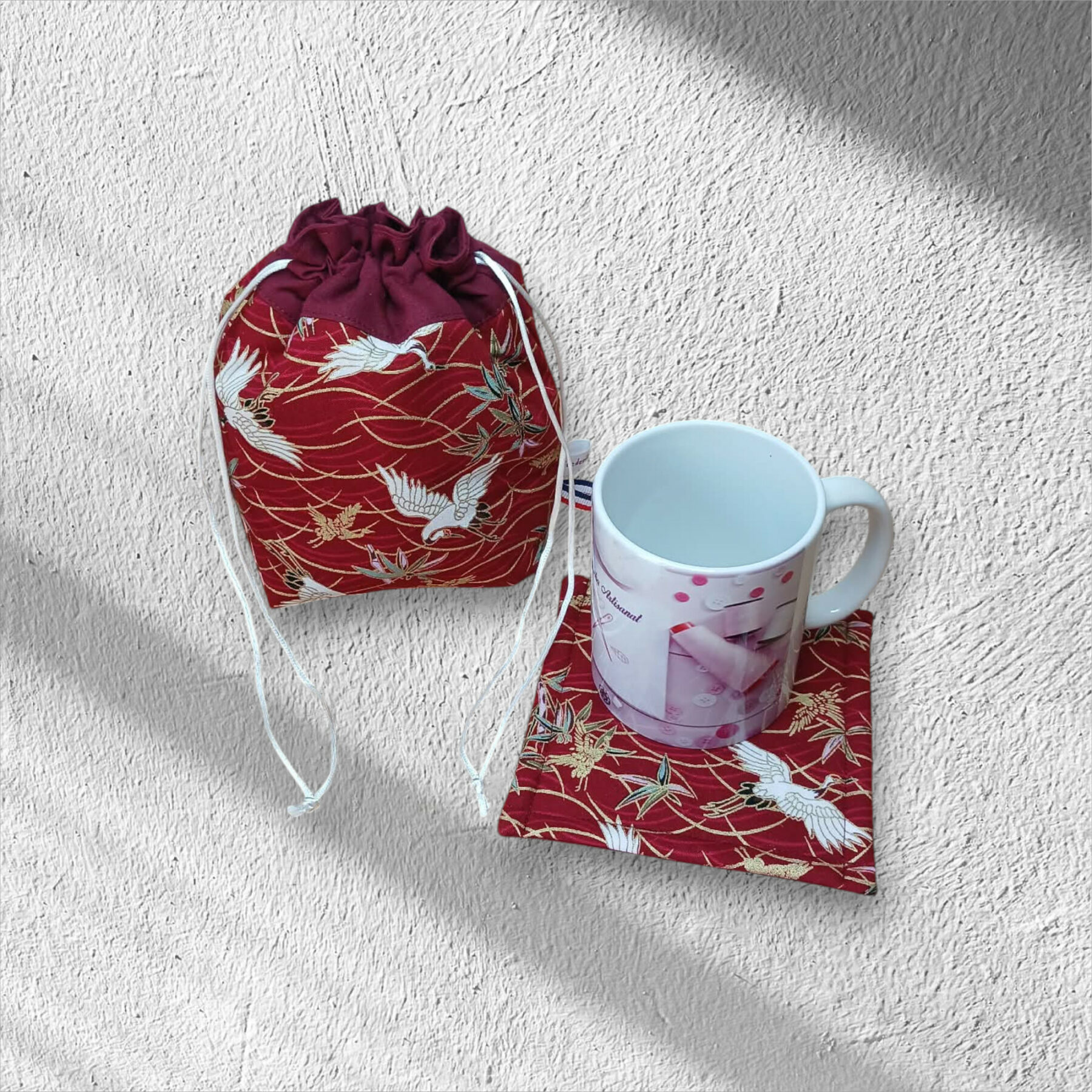 Pochette de transport pour mug et son sous mug, sac de rangement forme pochon ouatiné. Modèle au choix – Image 2