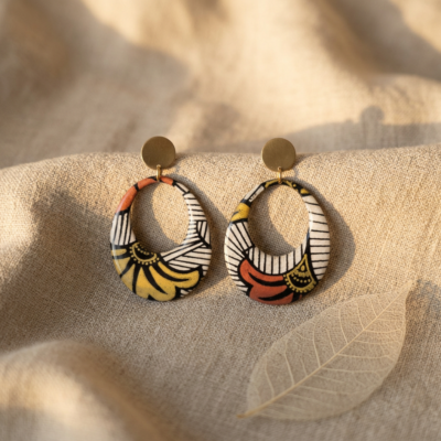 Boucles d'oreilles créoles Wax fait main – Jaune & Orange – Bijou artisanal papier indien résiné