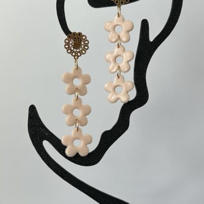 Boucles d’oreilles « Trioflora » en pâte polymère pêche