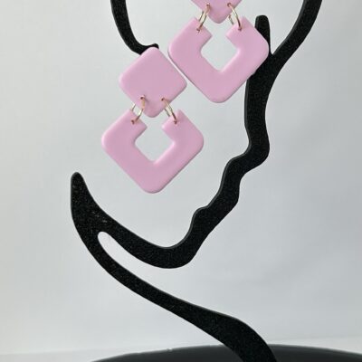 Boucles d’oreilles « Quadra Pop » en pâte polymère rose pastel