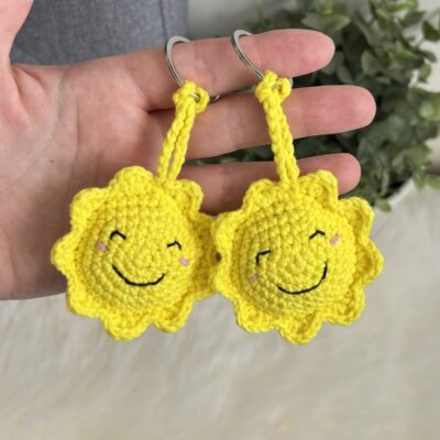 Porte-clé soleil au crochet fait main, amigurumi lumineux, accessoire sac, cadeau original, breloque artisanale