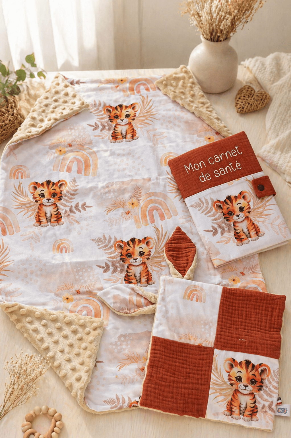 ensemble bébé naissance couverture doudou carnet santé tigre