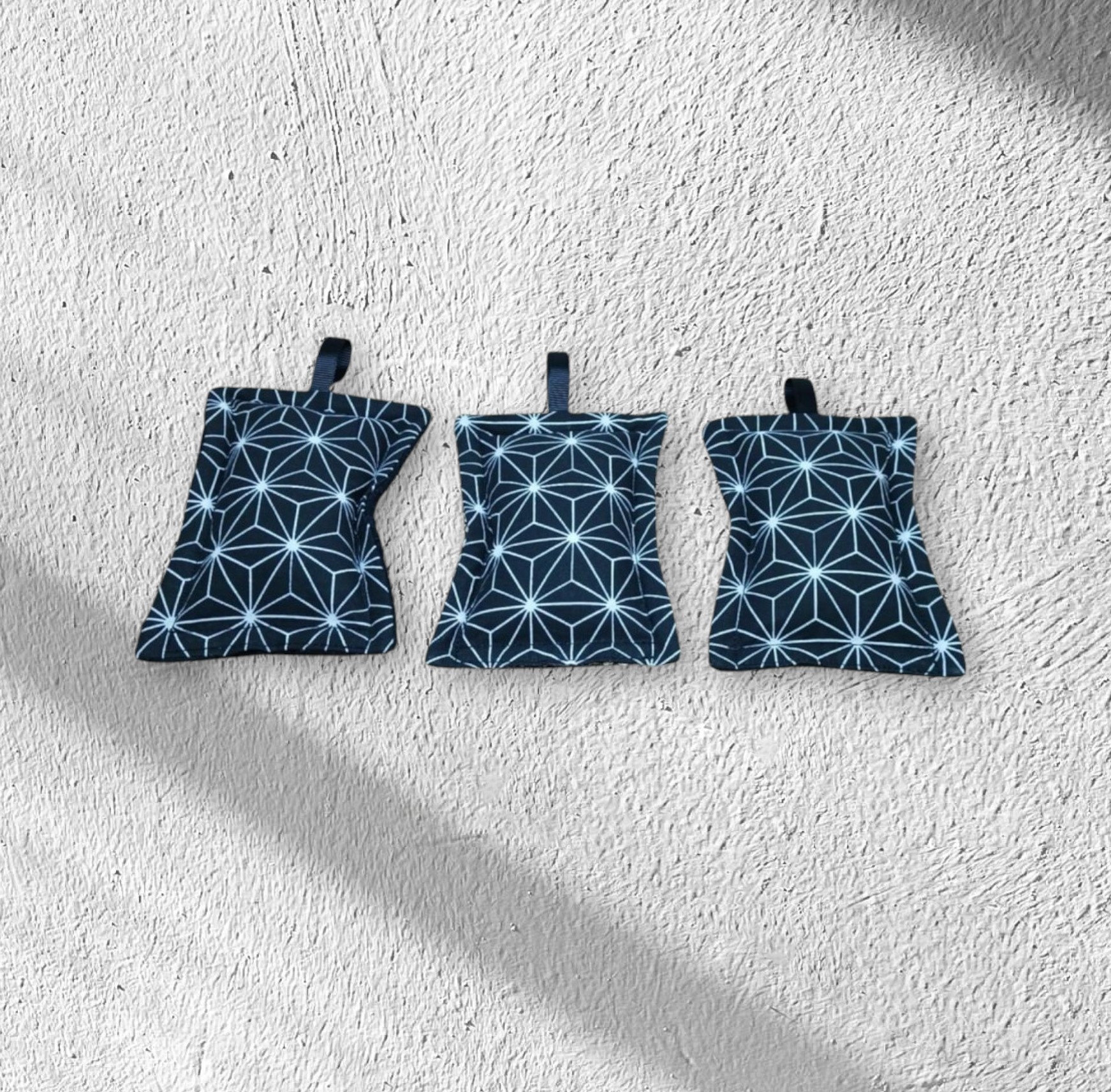 lot de 3 éponges lavables et grattantes coton doublé éponge et nid d'abeille et filet mesh modèle au choix – Image 4