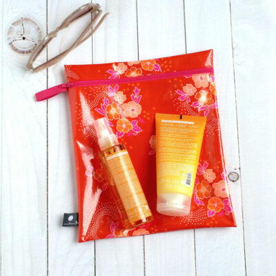 pochette enduite zippee article de plage
