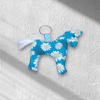 Porte clés en forme de petit cheval réalisé à la main, modèle au choix