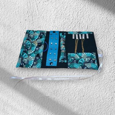 Pochette à bijoux de voyage pour transporter et ranger vos bijoux sans les mélanger.
