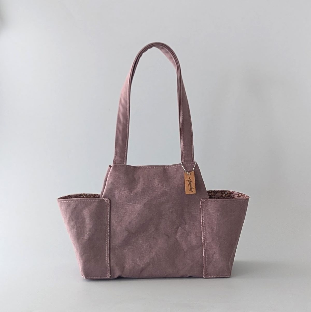 Sac à main trapèze couleur prune deux poches laterales