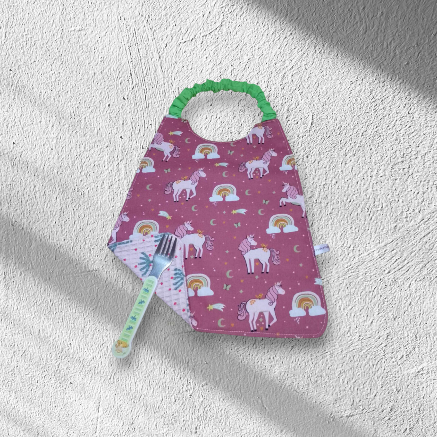 Serviette de table enfant, bavoir maternelle, modèle licornes et fées au choix – Image 2