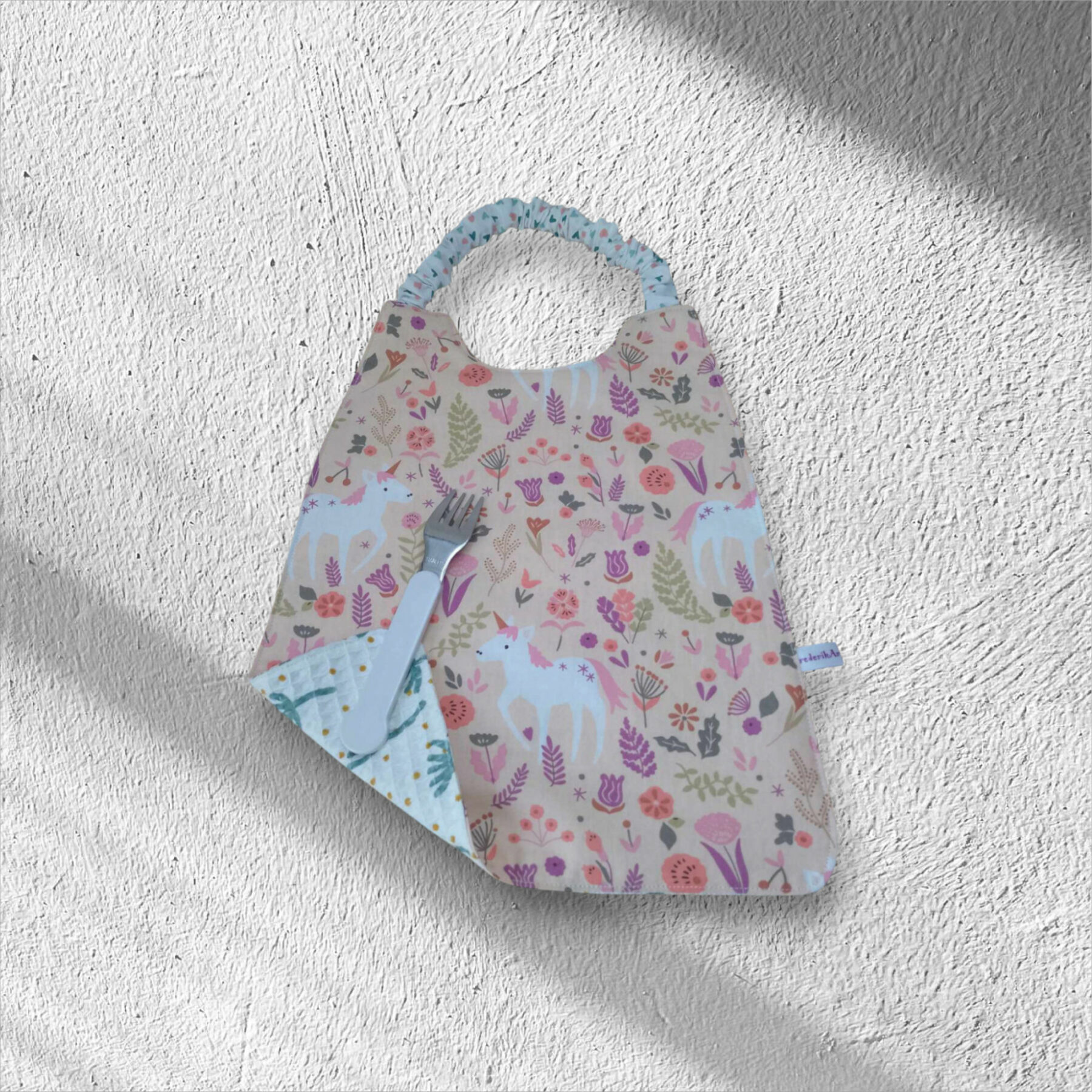 Serviette de table enfant, bavoir maternelle, modèle licornes et fées au choix – Image 11
