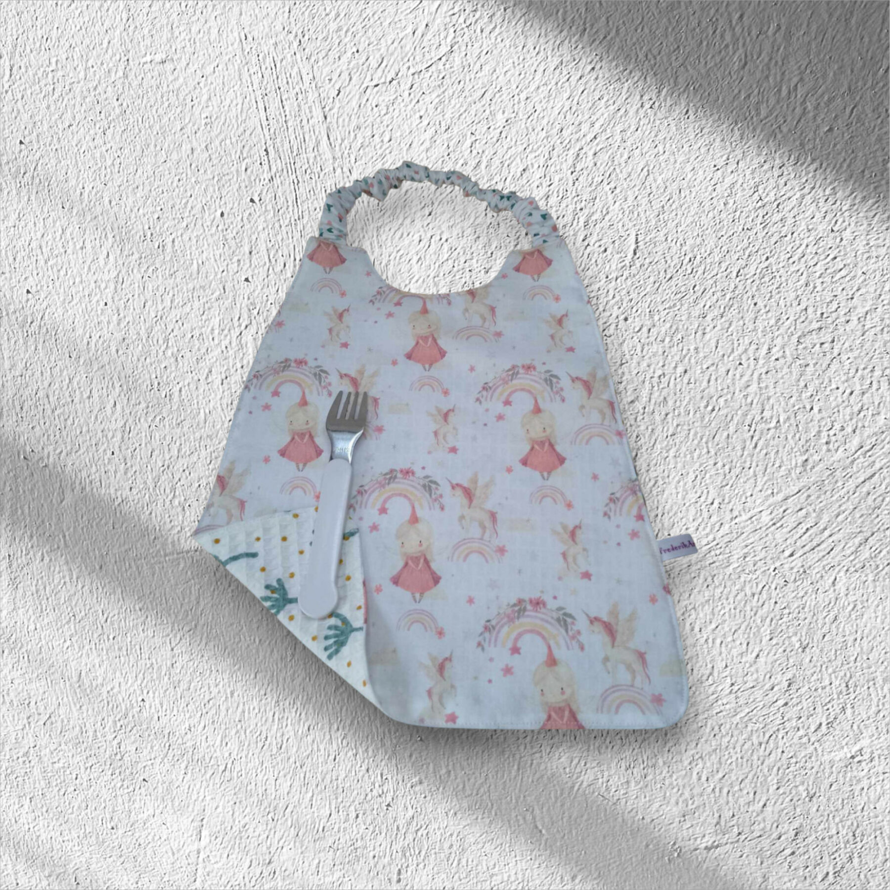 Serviette de table enfant, bavoir maternelle, modèle licornes et fées au choix – Image 4
