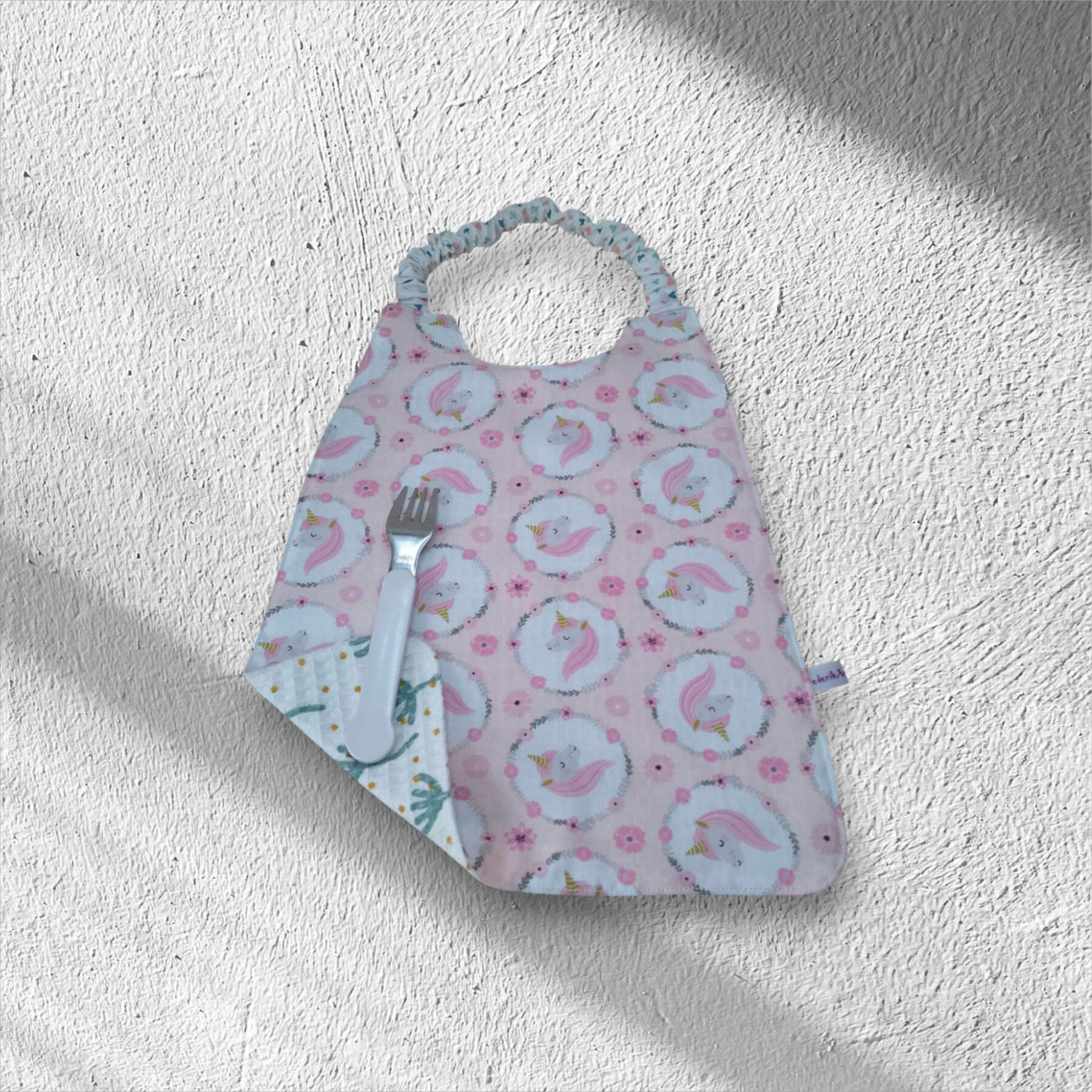 Serviette de table enfant, bavoir maternelle, modèle licornes et fées au choix – Image 3