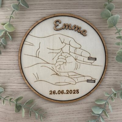 Décoration de naissance en bois personnalisée