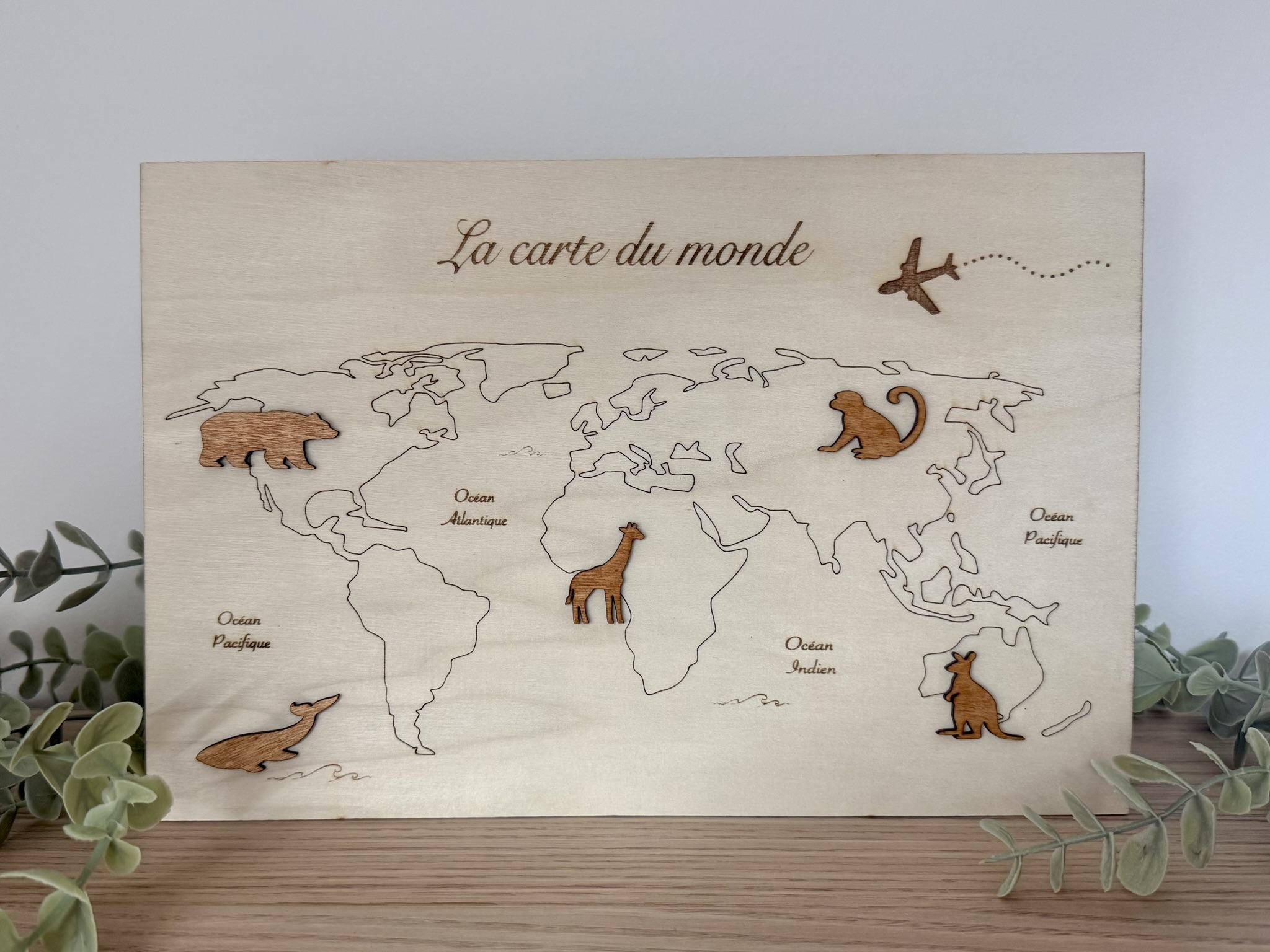 La carte du monde en bois pour enfant