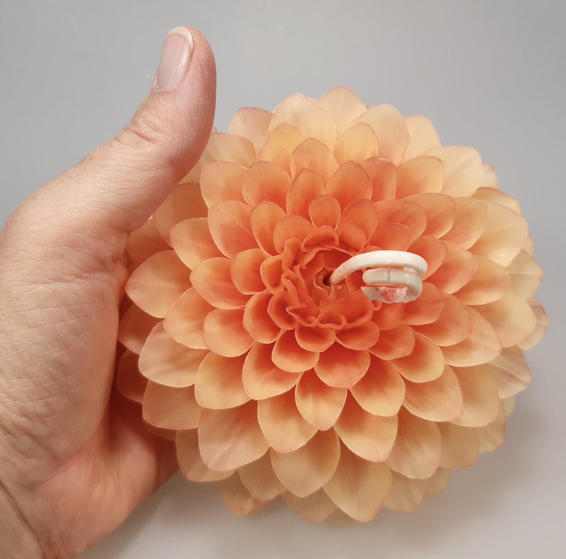 Bougie Dahlia en Cire d’Abeille – Sculptée à la Main – Image 5