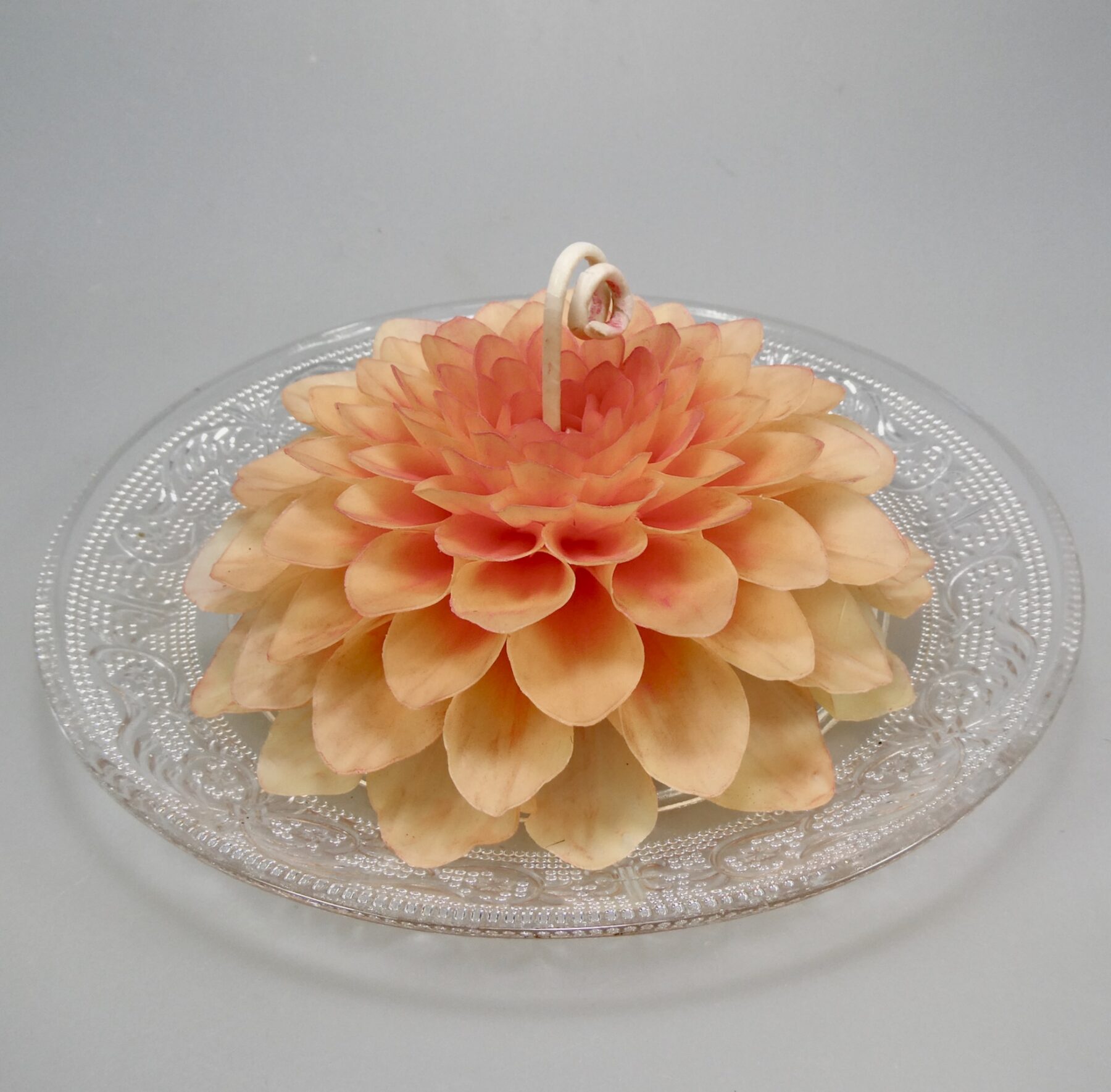 Bougie Dahlia en Cire d’Abeille – Sculptée à la Main – Image 2