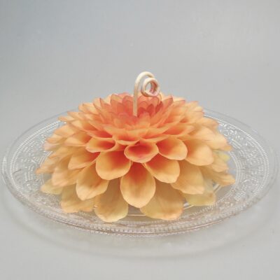 Bougie Dahlia en Cire d’Abeille – Sculptée à la Main