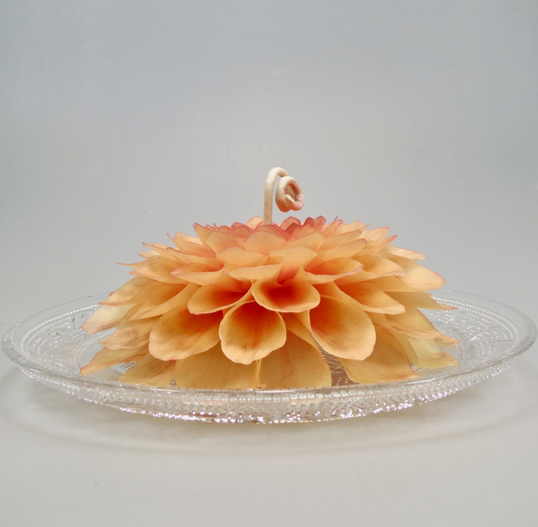 Bougie Dahlia en Cire d’Abeille – Sculptée à la Main – Image 4