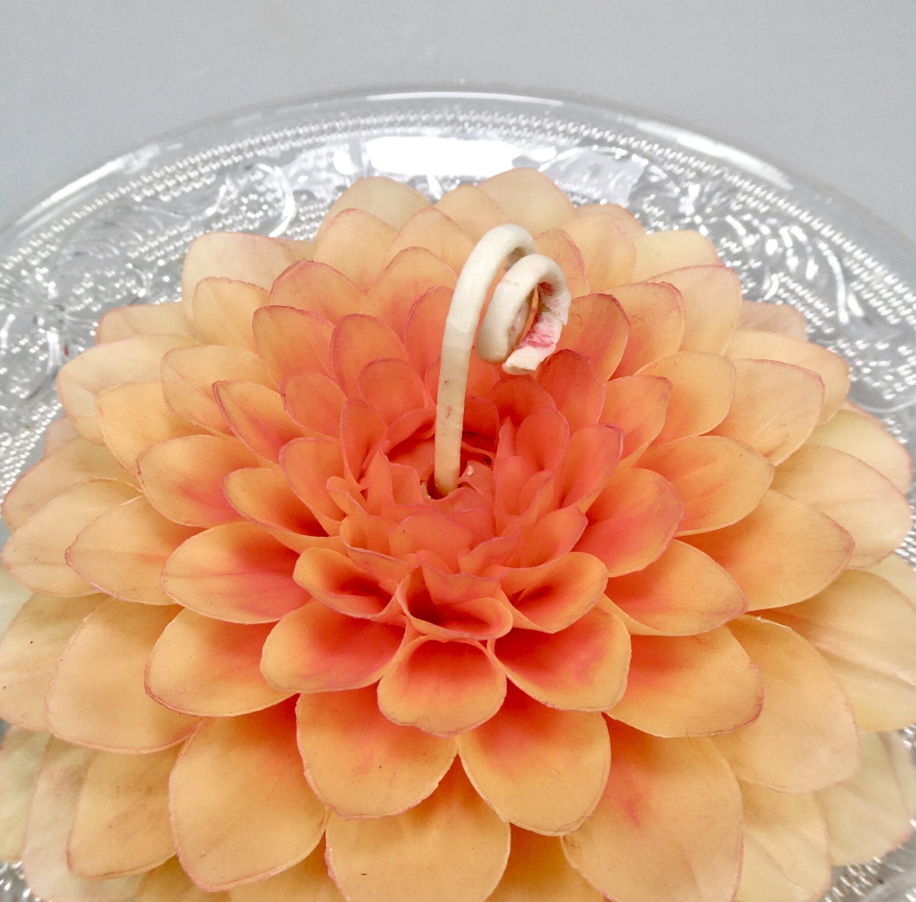 Bougie Dahlia en Cire d’Abeille – Sculptée à la Main – Image 6