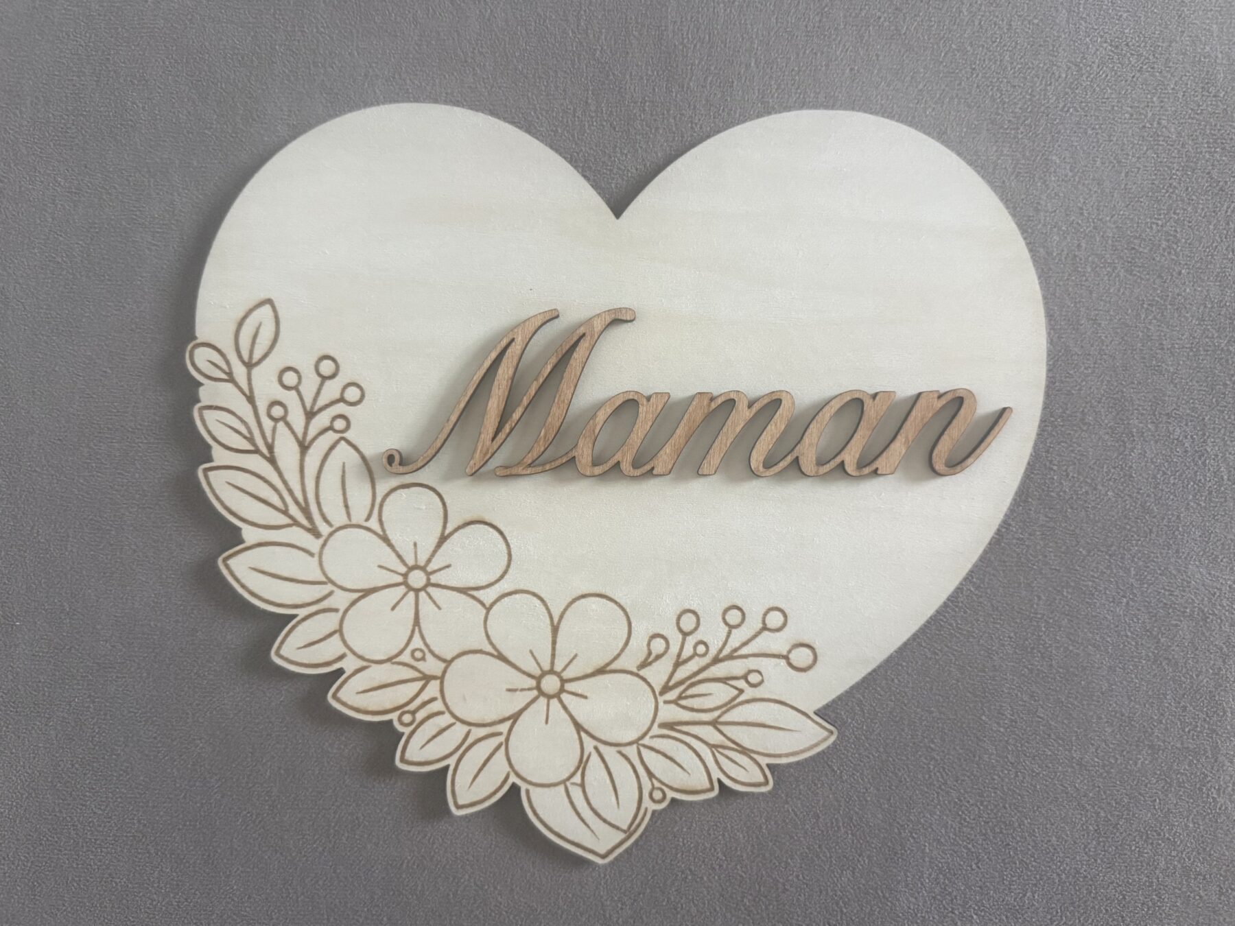 Coeur en bois personnalisé - Prénom en relief – Image 3
