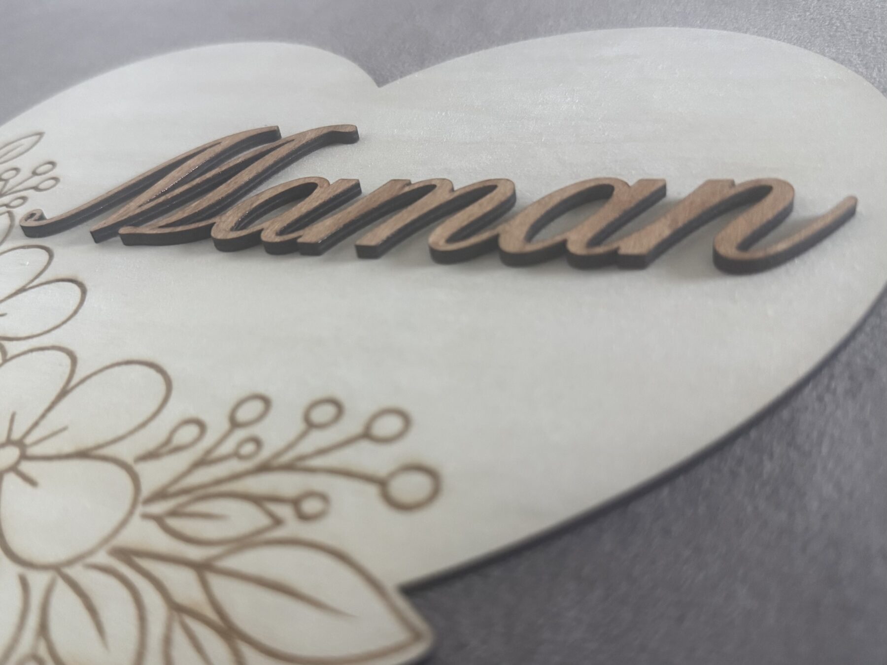 Coeur en bois personnalisé - Prénom en relief – Image 2