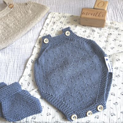 la barboteuse fantaisie et ses chaussons ( offerts)- bleu denim 0 à 12 mois