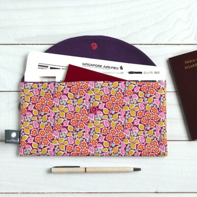 pochette billets d'avion et passeports