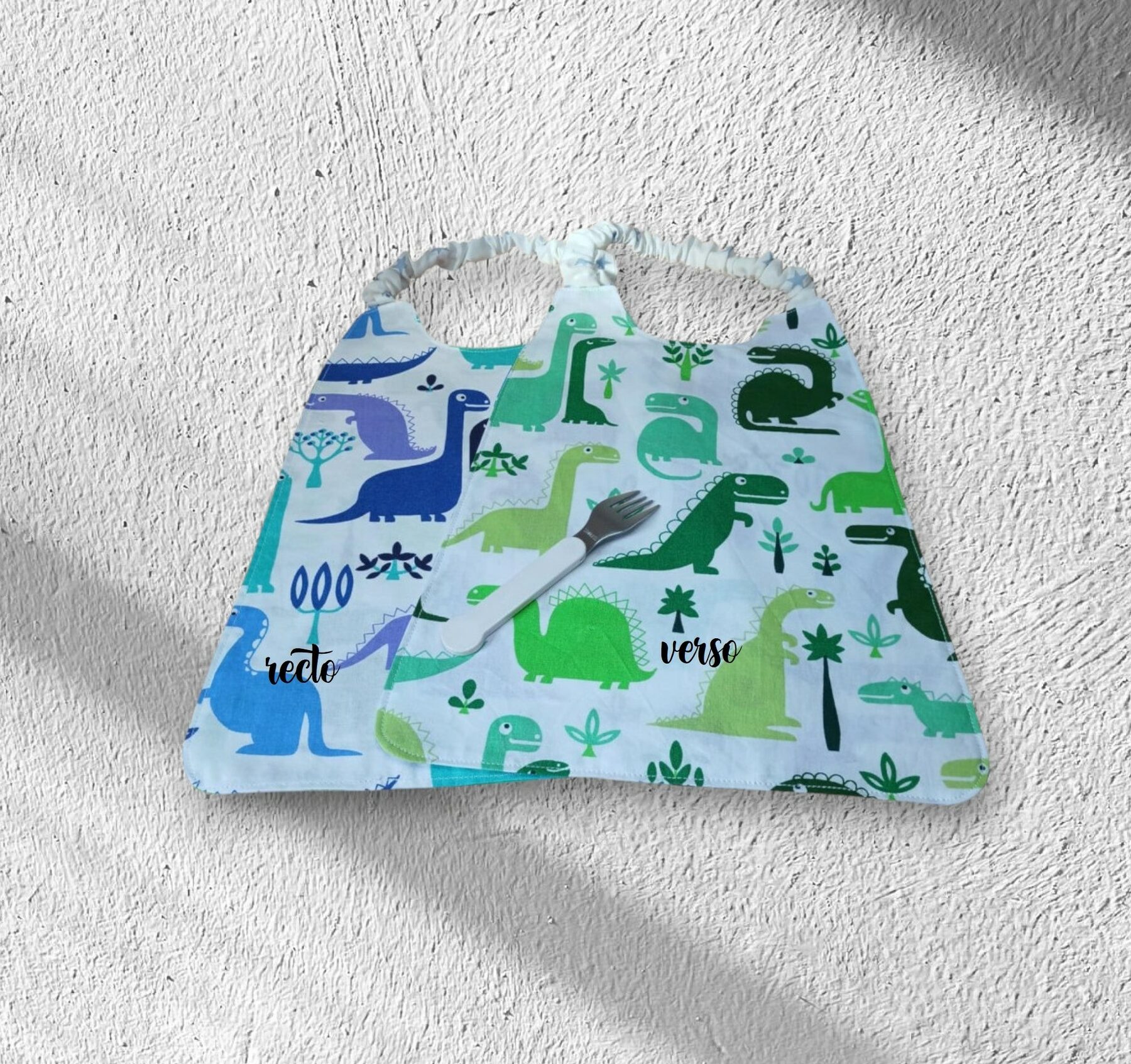 Serviette de table enfant réversible, bavoir maternelle, modèle pour garçon au choix