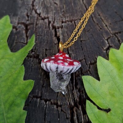Collier Pendentif Amanite Magique en Cristal de Quartz et Résine - Fait Main, Luminescent - Style Boho, Goblincore