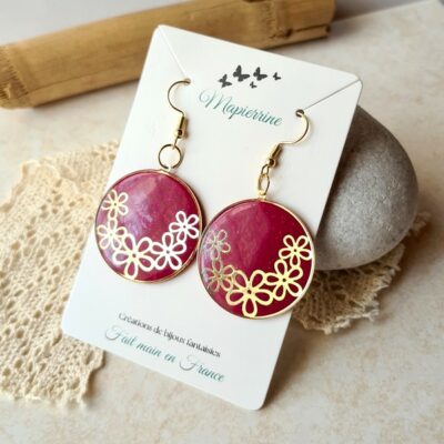 Boucles d'oreille femme fait main en pâte polymère et breloque acier inoxydable Médaille fleurie doré et Bordeaux