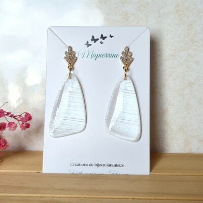 Boucles d'oreille femme fait main en pâte polymère et résine Blanc nacré