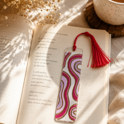 Marque-page « Vagues rouges » et pompon rouge