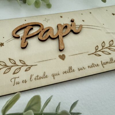 Plaque hommage personnalisée en bois