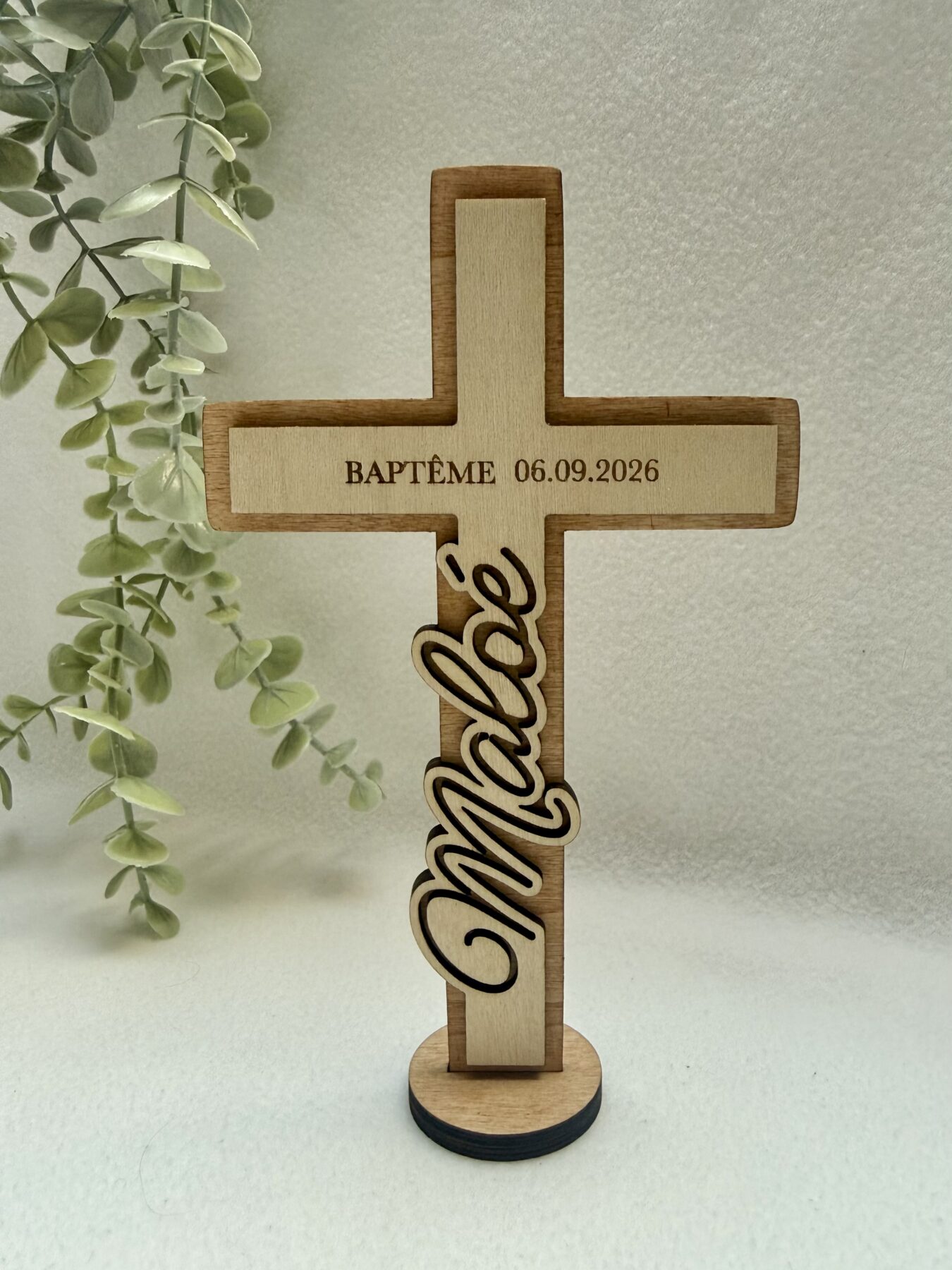 Croix de baptême personnalisée en bois – Image 2