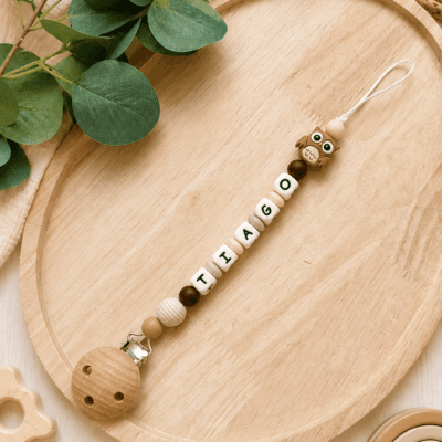 attache tetine hibou marron