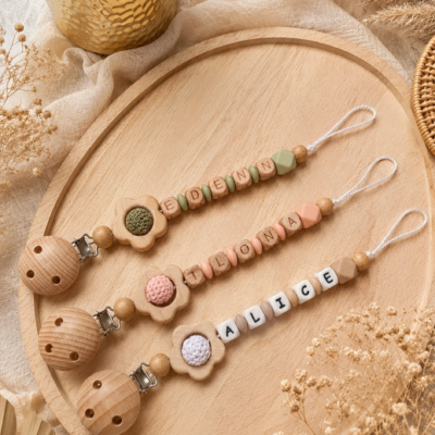 attache tetine crochet anneau bois