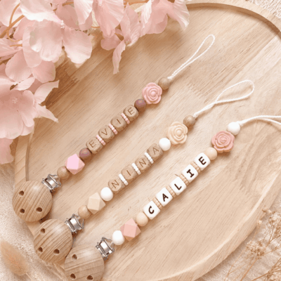 attaches tétine roses