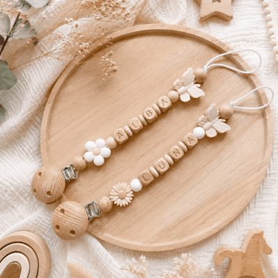 attache tétine papillon crochet