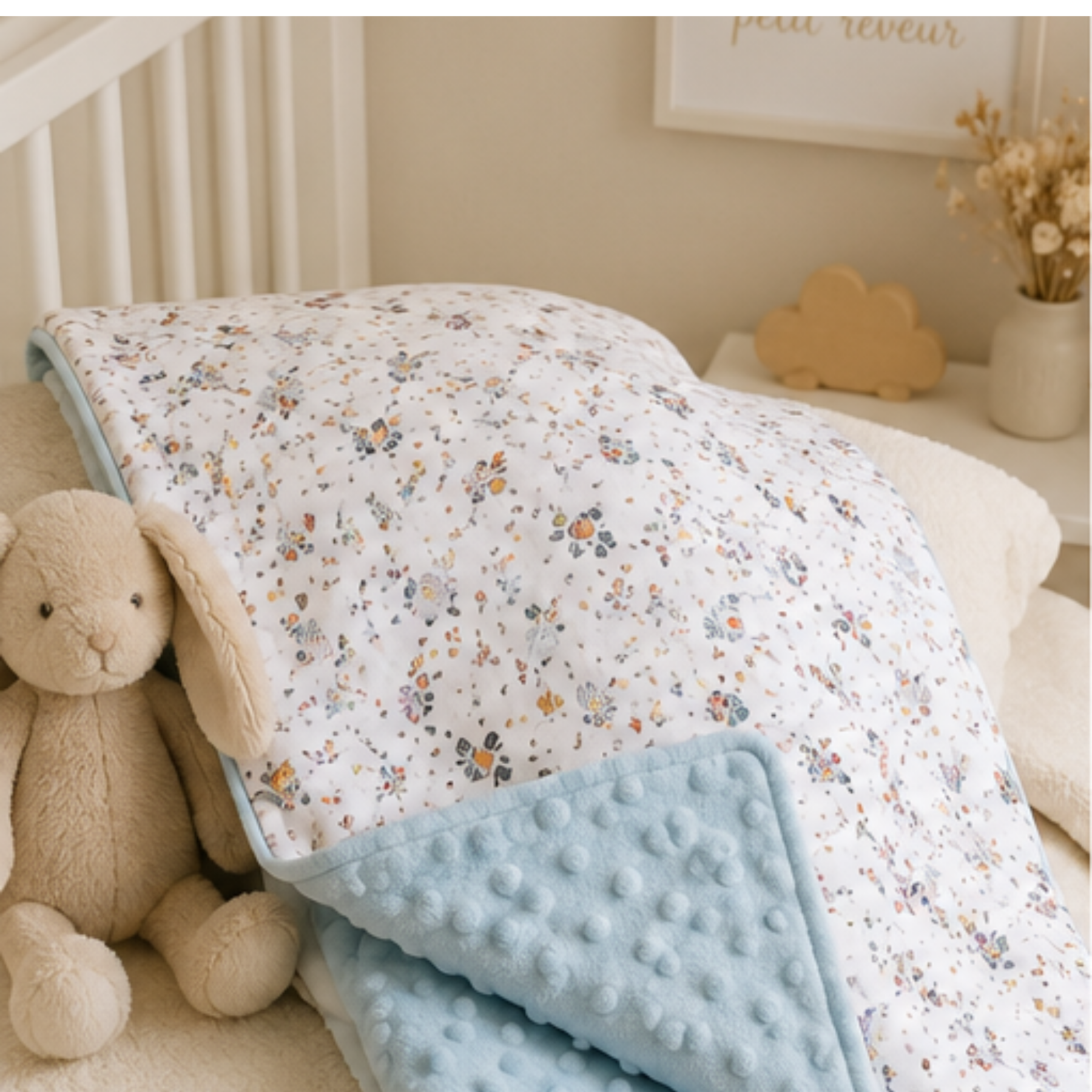 Couverture bébé réversible en coton matelassé et Minky bleu ciel – Fait main – Image 6
