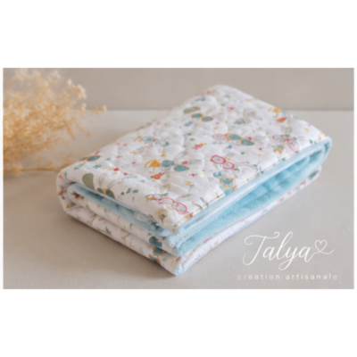 Couverture bébé réversible en coton matelassé et Minky bleu ciel – Fait main