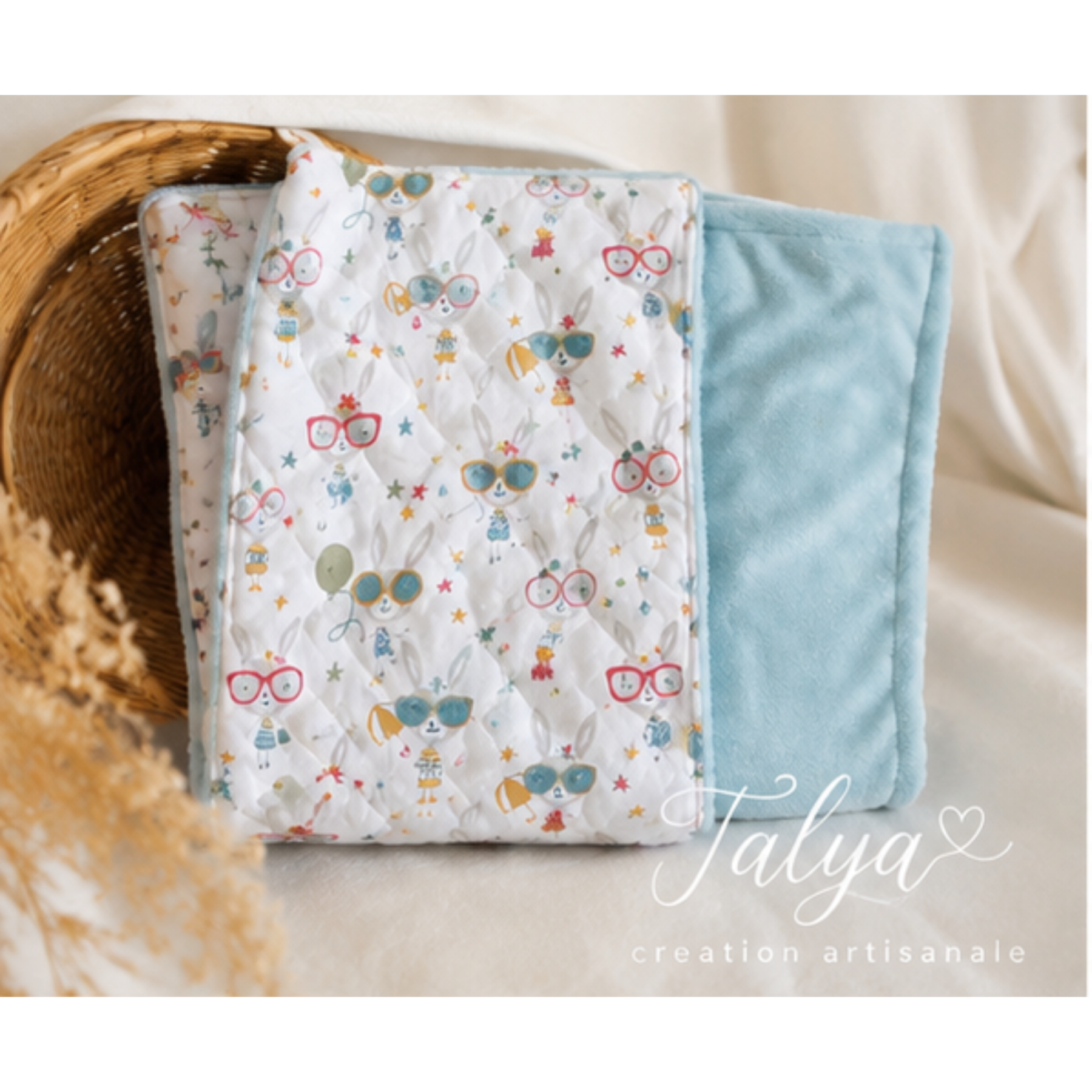 Couverture bébé réversible en coton matelassé et Minky bleu ciel – Fait main – Image 4