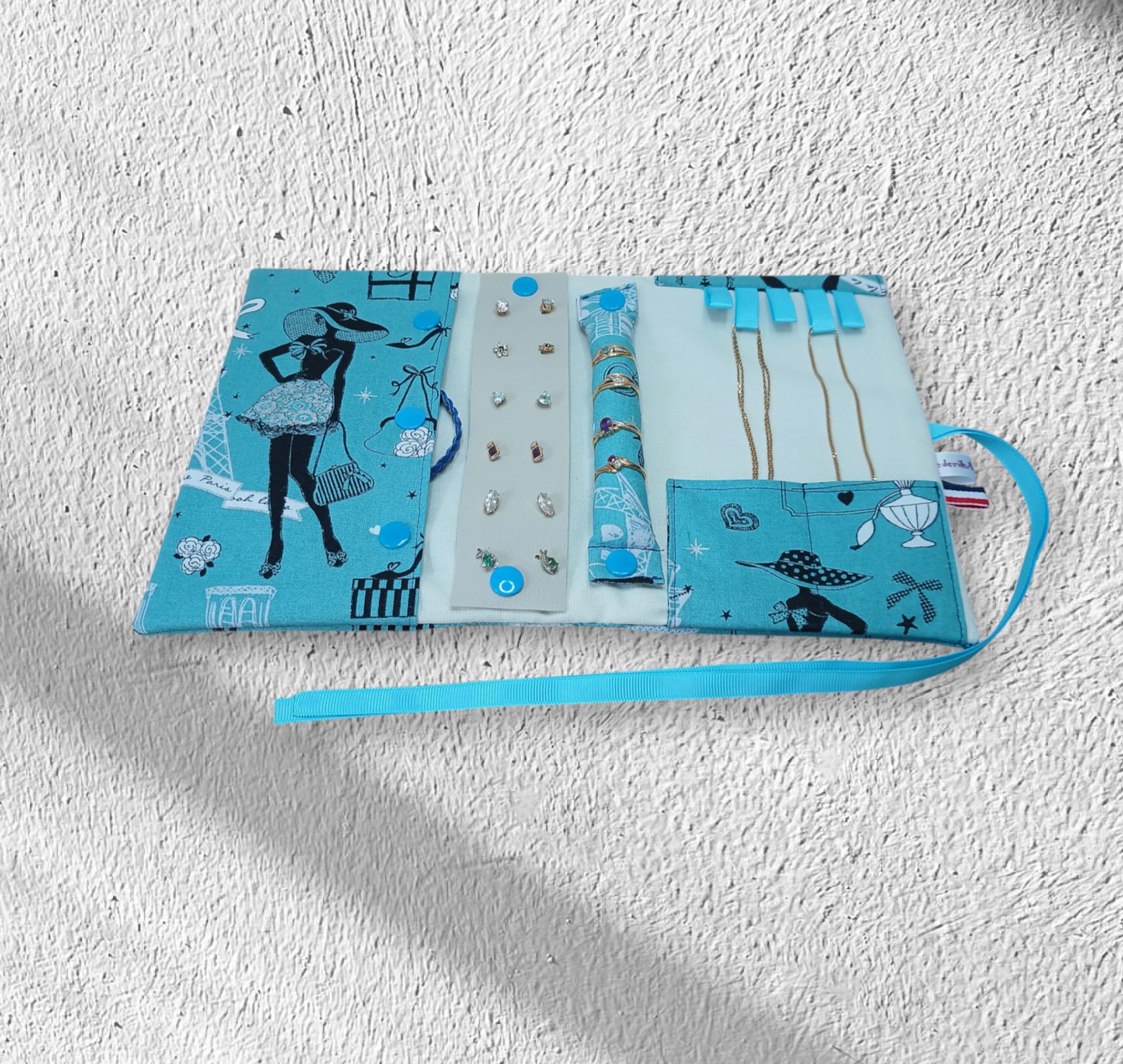 Pochette à bijoux de voyage pour transporter et ranger vos bijoux sans les mélanger. – Image 12