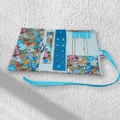Pochette à bijoux de voyage pour transporter et ranger vos bijoux sans les mélanger.