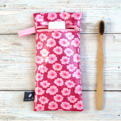 pochette enduite brosse dents dentifrice tissu fleurs